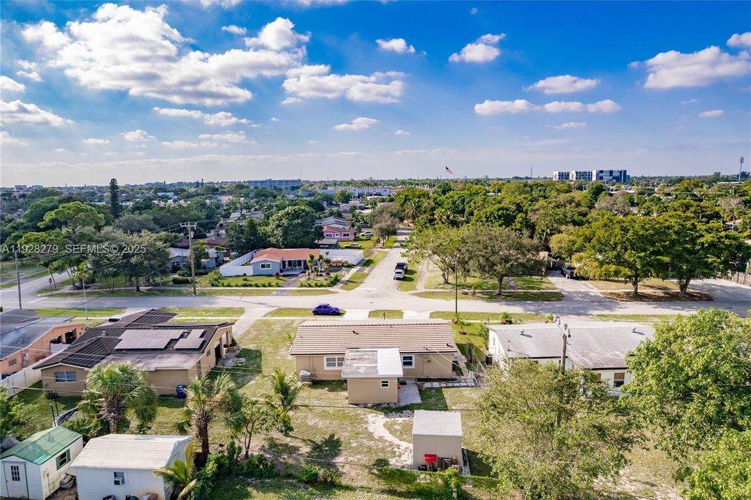 待售: $425,000 (4 贝兹, 3 浴室, 1520 平方英尺)