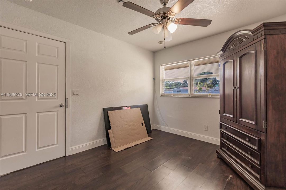 待售: $425,000 (4 贝兹, 3 浴室, 1520 平方英尺)