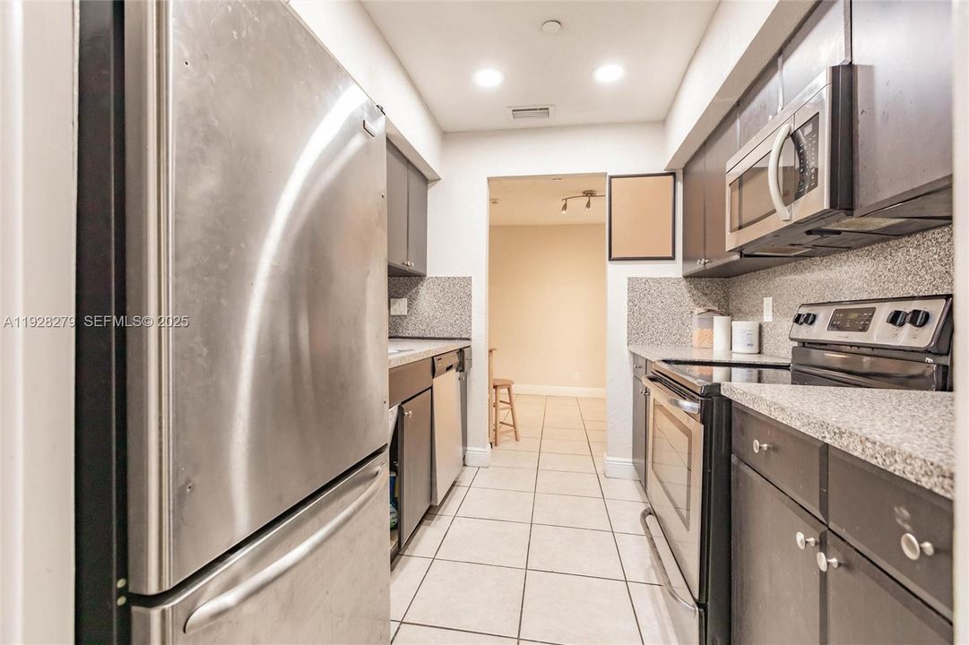 待售: $425,000 (4 贝兹, 3 浴室, 1520 平方英尺)