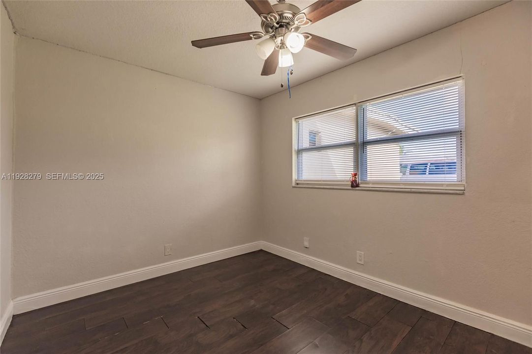 待售: $425,000 (4 贝兹, 3 浴室, 1520 平方英尺)