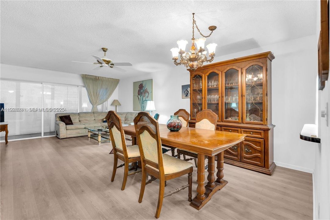 В аренду: $1,800 (2 спален, 2 ванн, 1074 Квадратных фут)