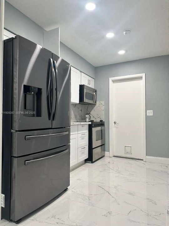 For Rent: $2,350 (2 beds, 1 baths, 1320 Square Feet)