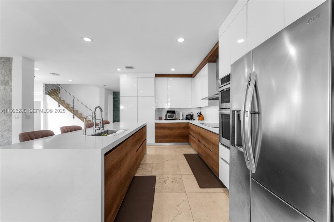 待售: $950,000 (4 贝兹, 2 浴室, 2650 平方英尺)