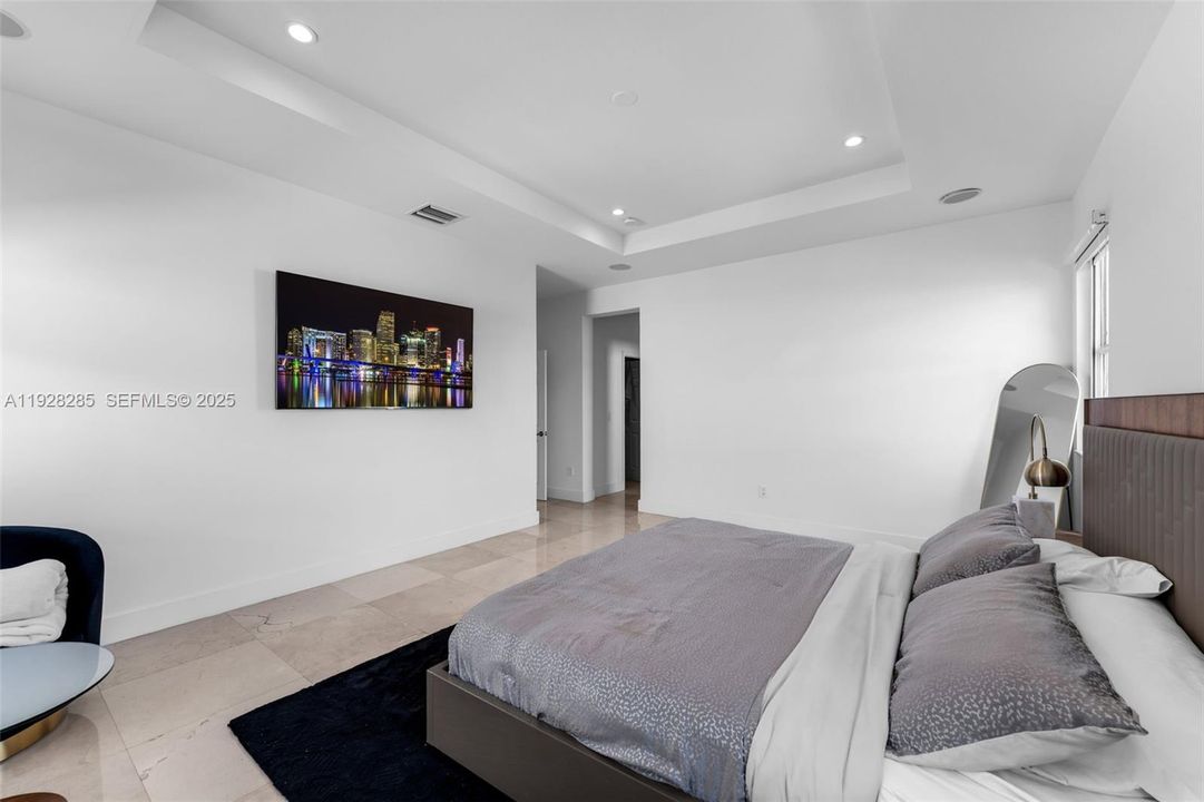 待售: $950,000 (4 贝兹, 2 浴室, 2650 平方英尺)