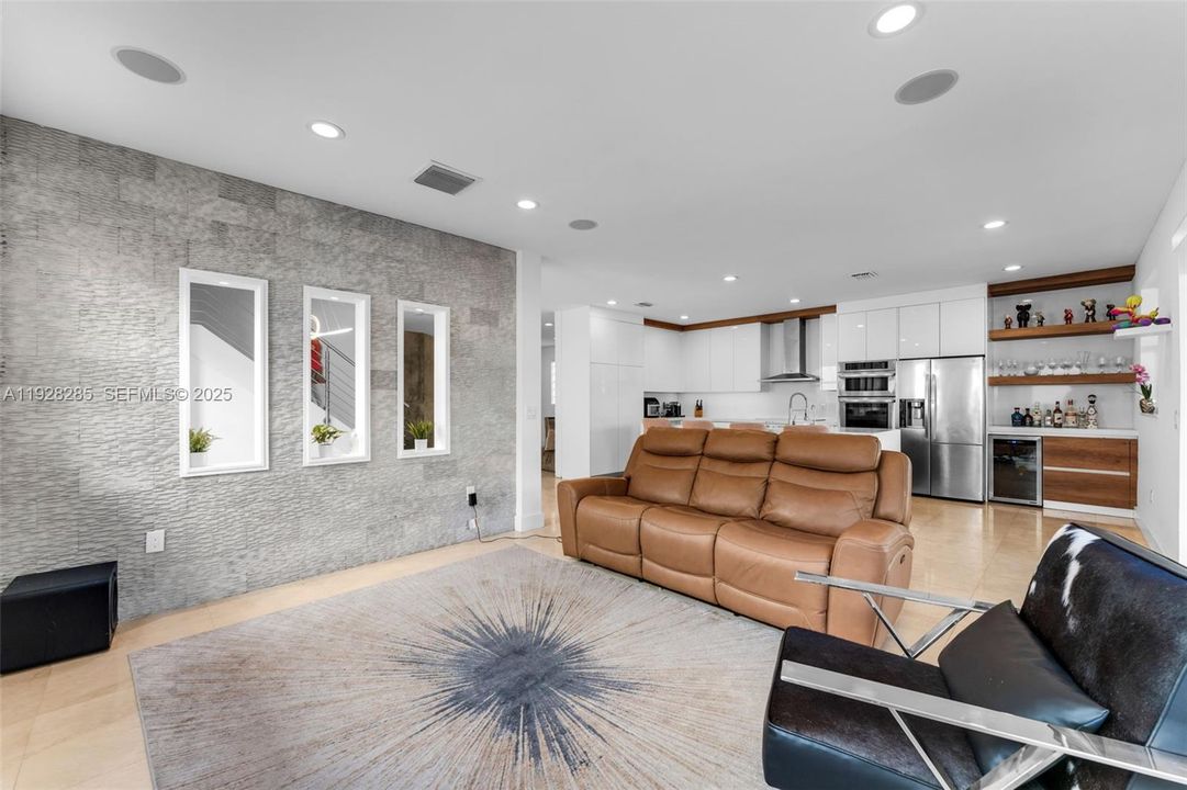 待售: $950,000 (4 贝兹, 2 浴室, 2650 平方英尺)