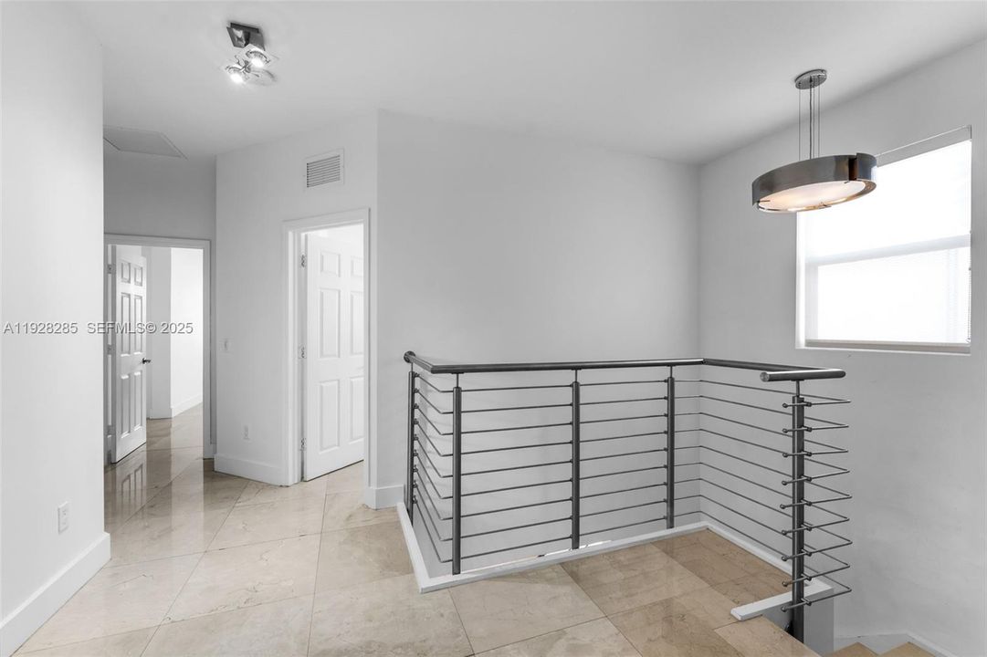 待售: $950,000 (4 贝兹, 2 浴室, 2650 平方英尺)