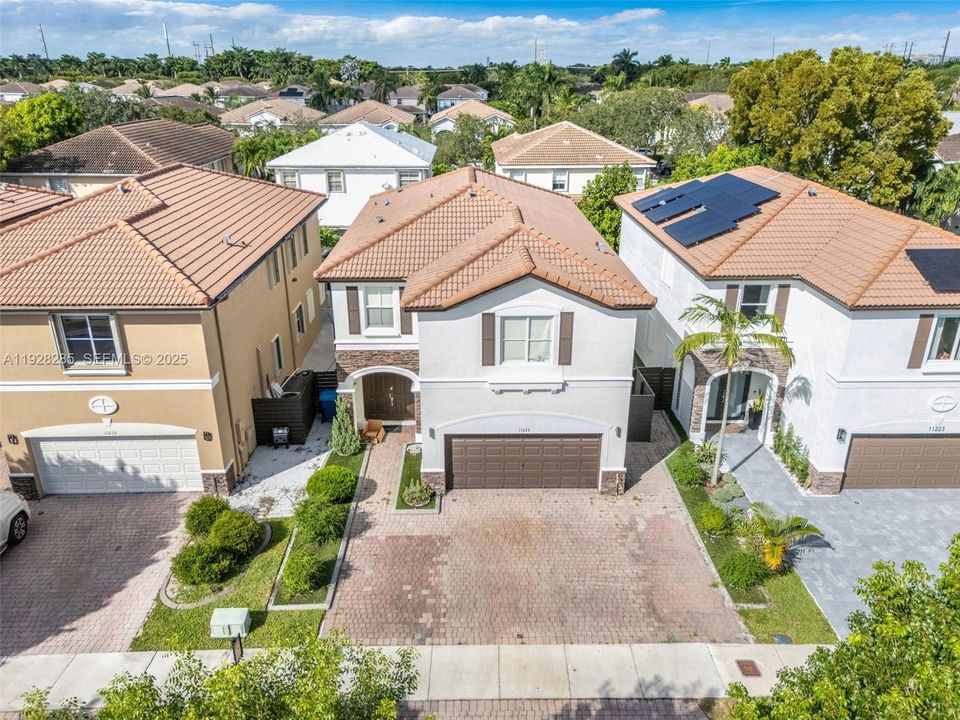 待售: $950,000 (4 贝兹, 2 浴室, 2650 平方英尺)