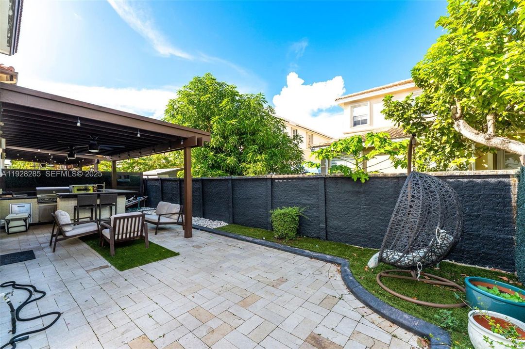 待售: $950,000 (4 贝兹, 2 浴室, 2650 平方英尺)