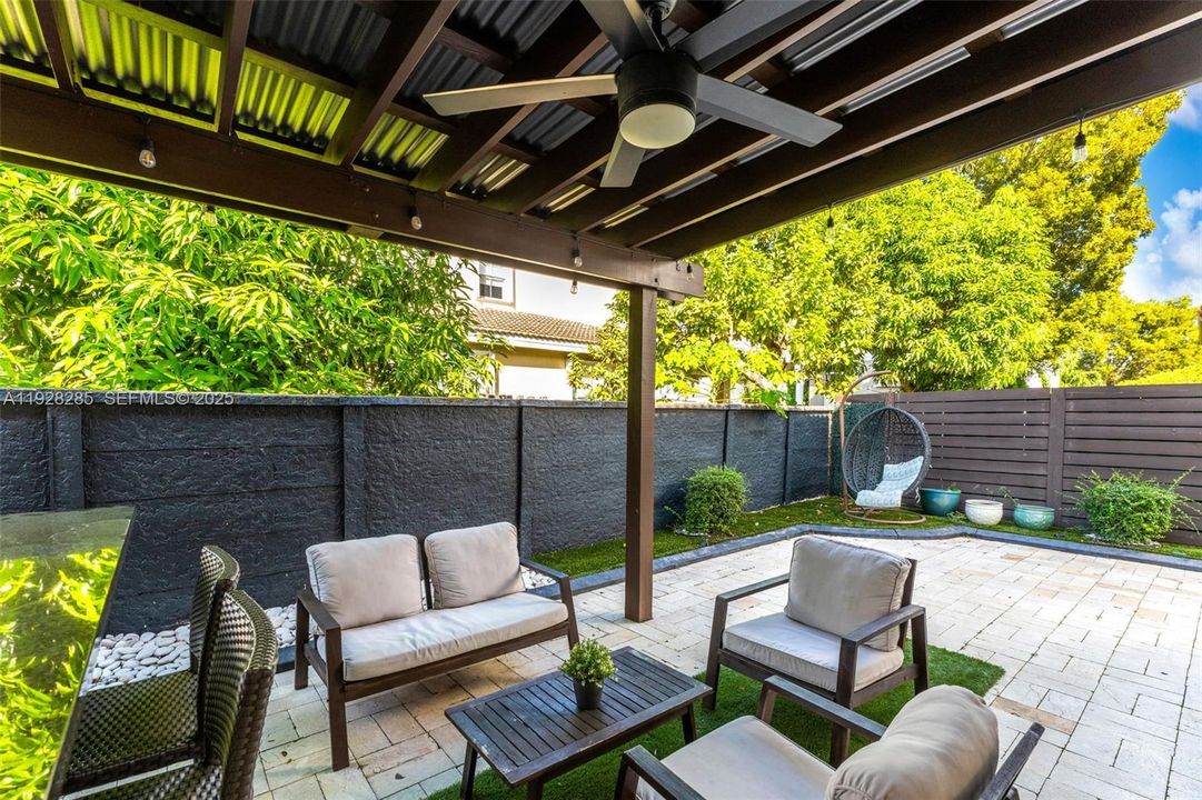 待售: $950,000 (4 贝兹, 2 浴室, 2650 平方英尺)