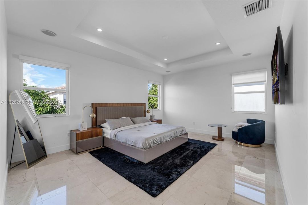 待售: $950,000 (4 贝兹, 2 浴室, 2650 平方英尺)