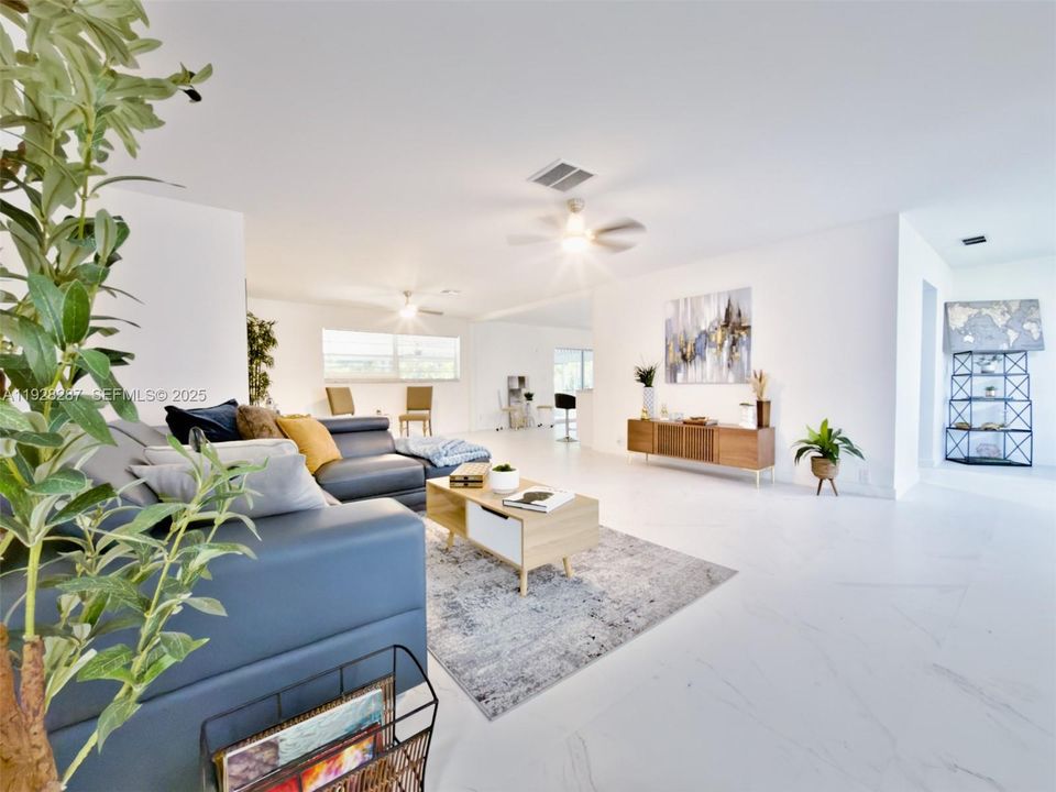 En Venta: $619,900 (4 camas, 2 baños, 1999 Pies cuadrados)