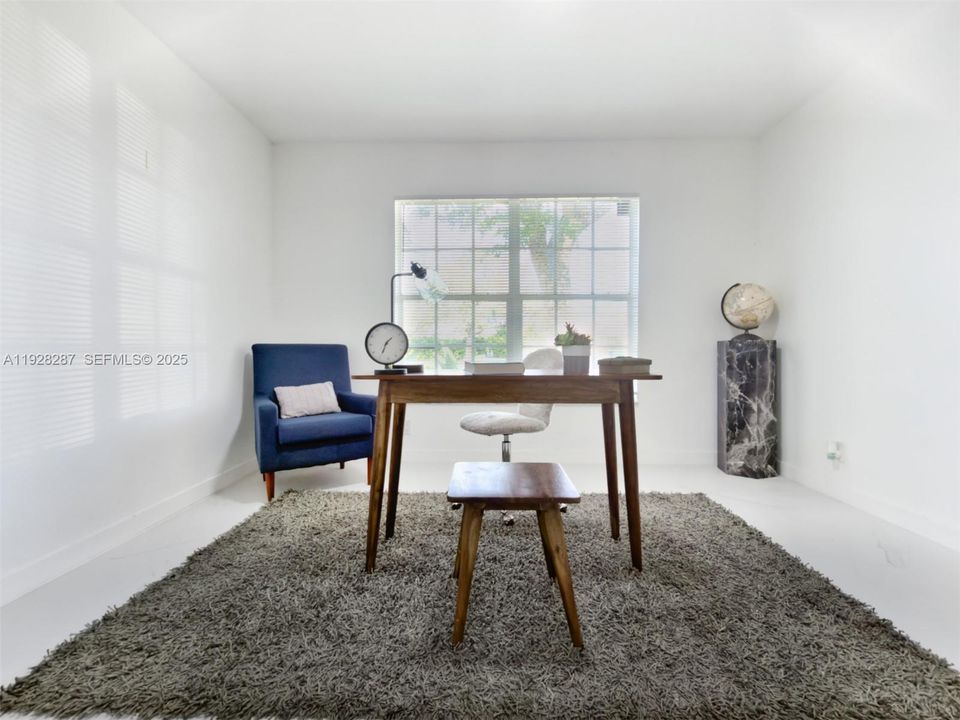 En Venta: $619,900 (4 camas, 2 baños, 1999 Pies cuadrados)