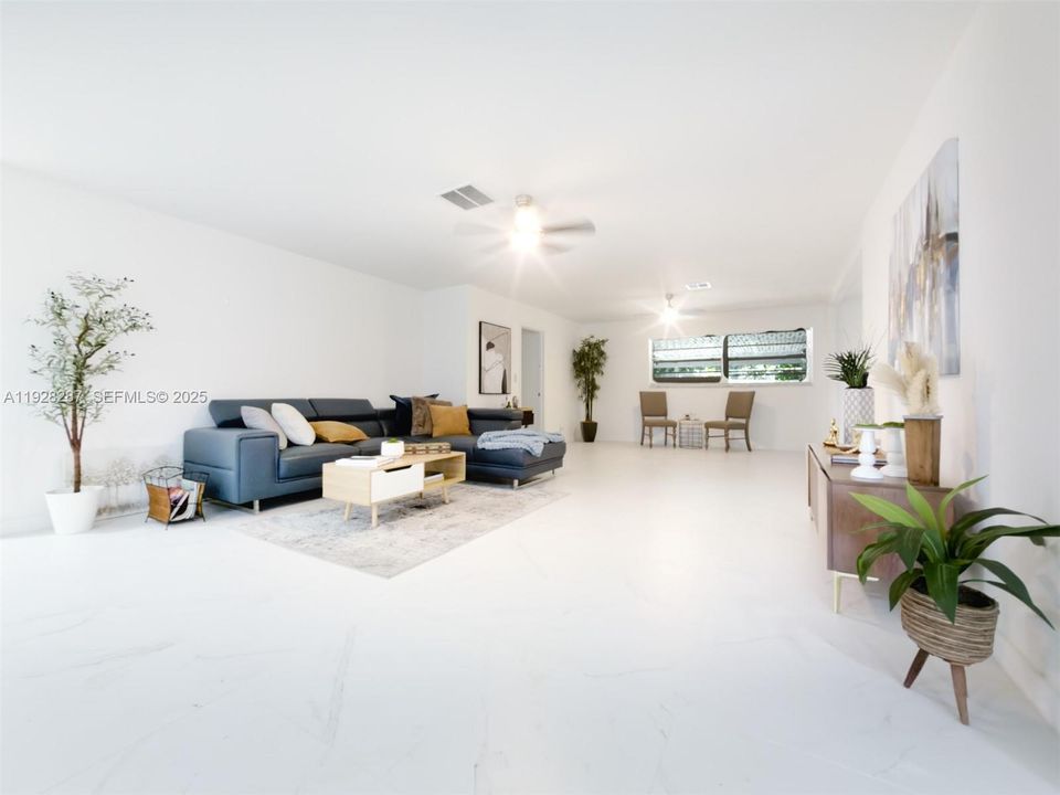 En Venta: $619,900 (4 camas, 2 baños, 1999 Pies cuadrados)