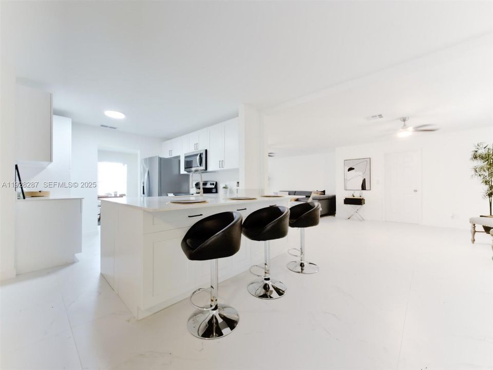 En Venta: $619,900 (4 camas, 2 baños, 1999 Pies cuadrados)