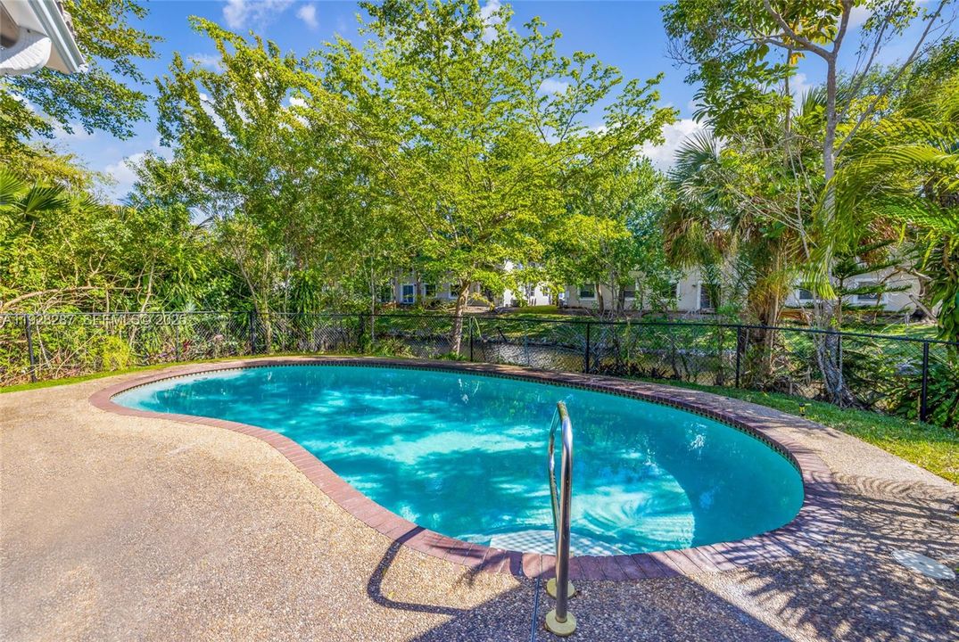 En Venta: $619,900 (4 camas, 2 baños, 1999 Pies cuadrados)