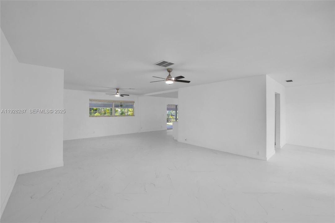 En Venta: $619,900 (4 camas, 2 baños, 1999 Pies cuadrados)