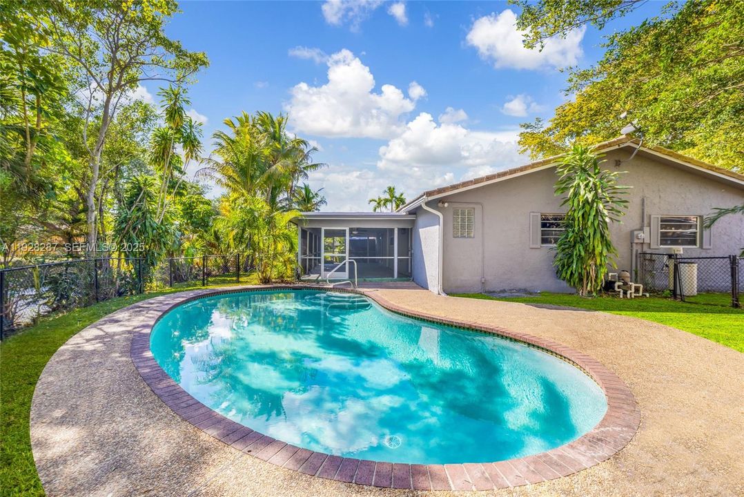 En Venta: $619,900 (4 camas, 2 baños, 1999 Pies cuadrados)