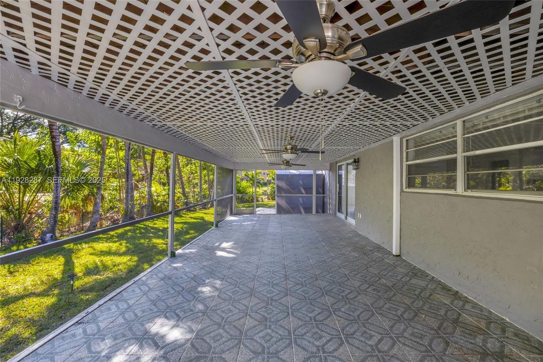 En Venta: $619,900 (4 camas, 2 baños, 1999 Pies cuadrados)