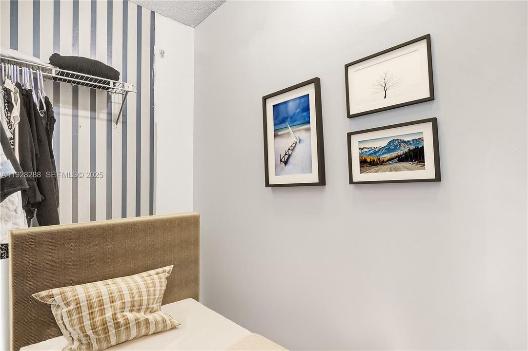 For Sale: $235,000 (1 beds, 1 baths, 850 Square Feet)