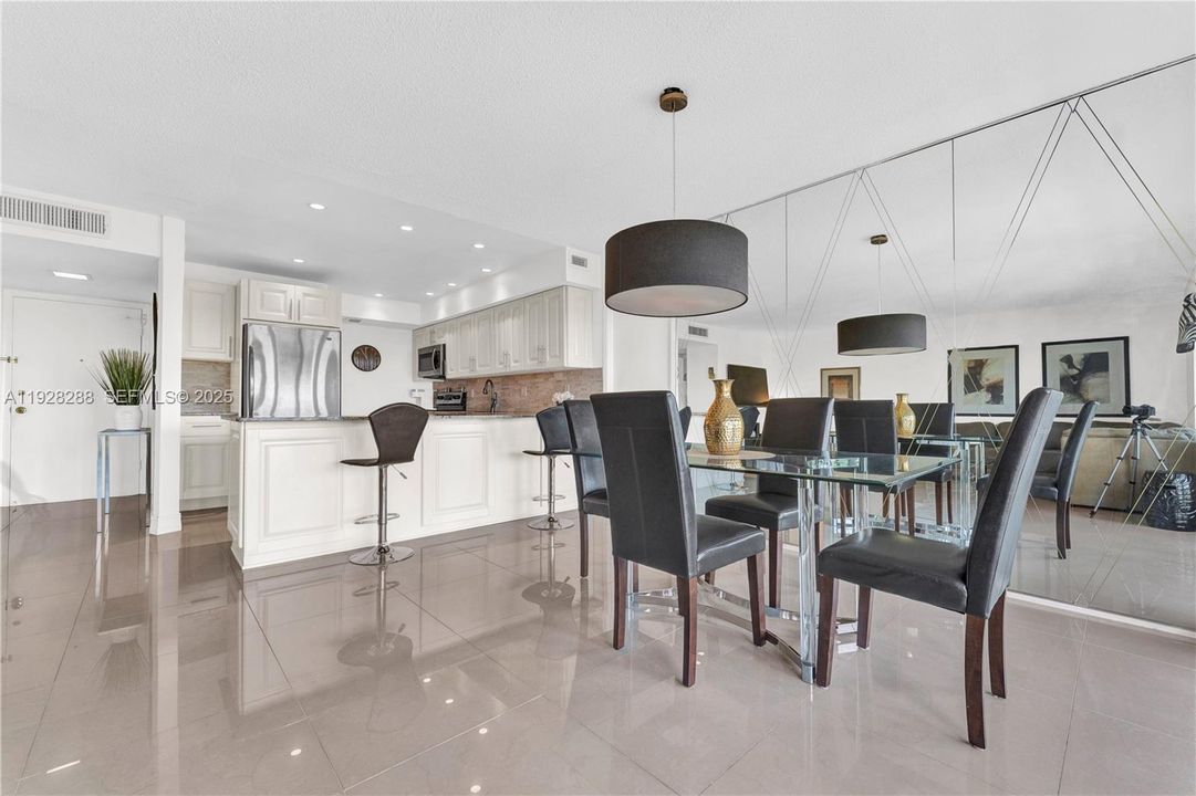 For Sale: $235,000 (1 beds, 1 baths, 850 Square Feet)