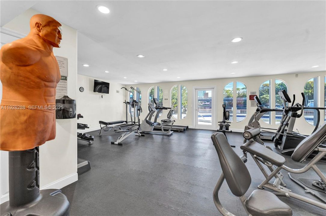 For Sale: $235,000 (1 beds, 1 baths, 850 Square Feet)