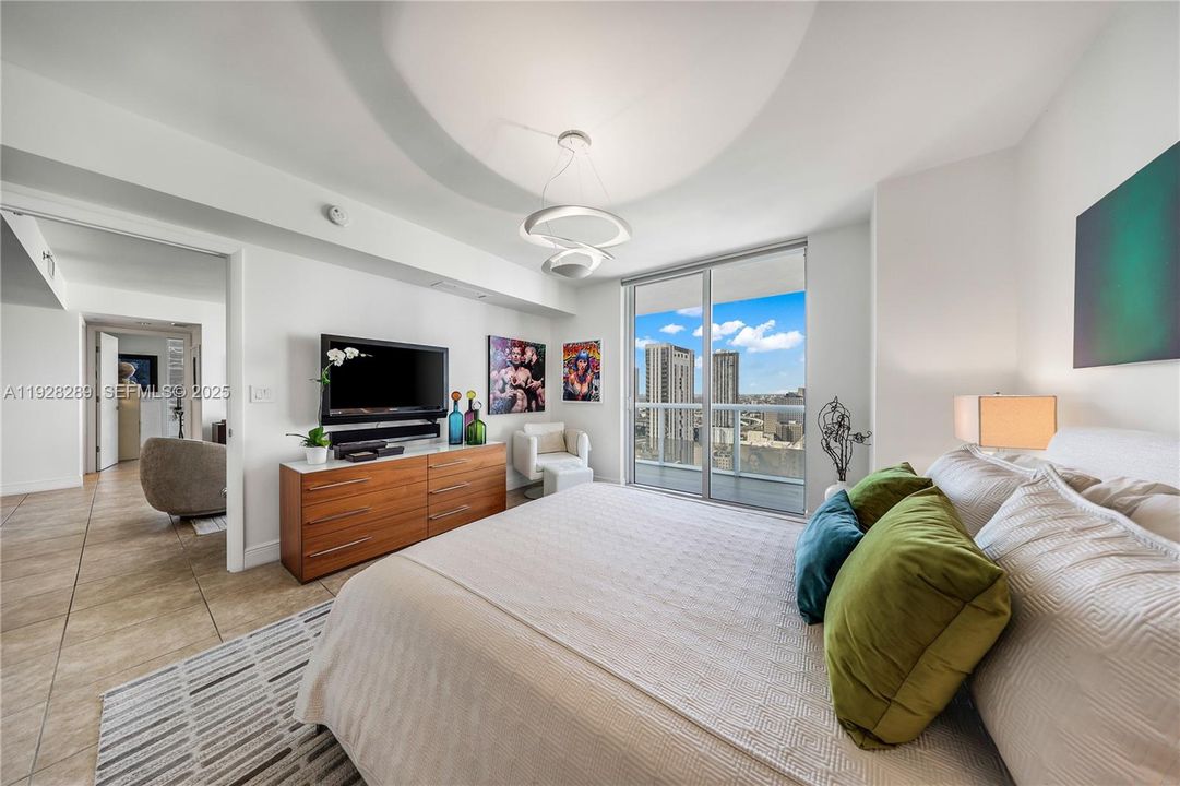 For Sale: $649,000 (2 beds, 2 baths, 1256 Square Feet)