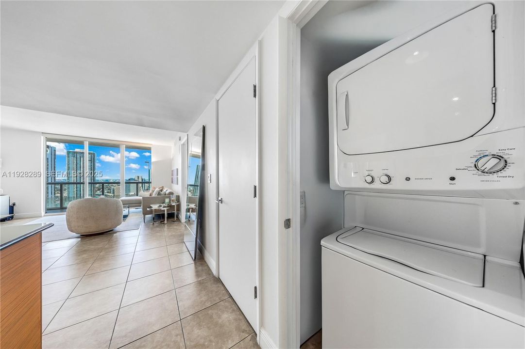 For Sale: $649,000 (2 beds, 2 baths, 1256 Square Feet)