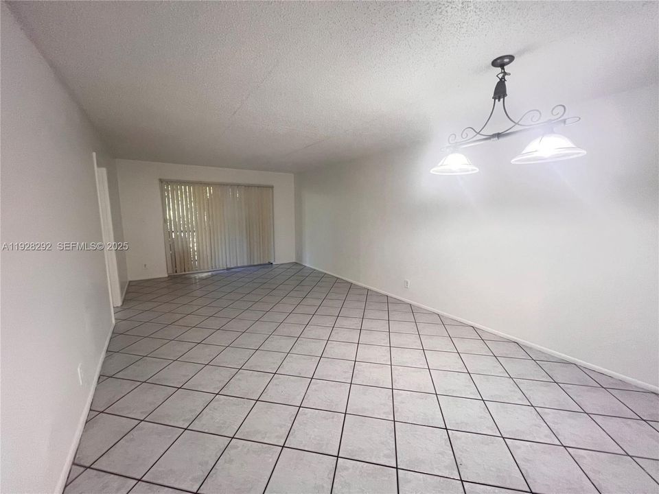 For Rent: $1,800 (2 beds, 2 baths, 949 Square Feet)