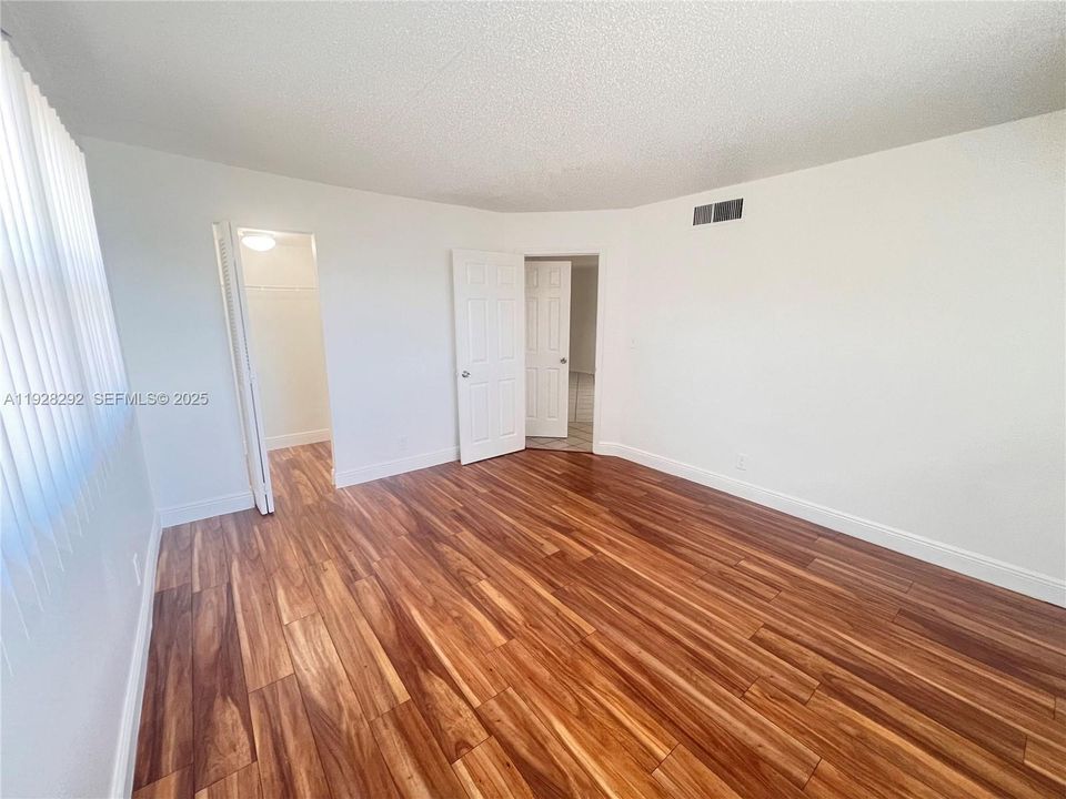 For Rent: $1,800 (2 beds, 2 baths, 949 Square Feet)