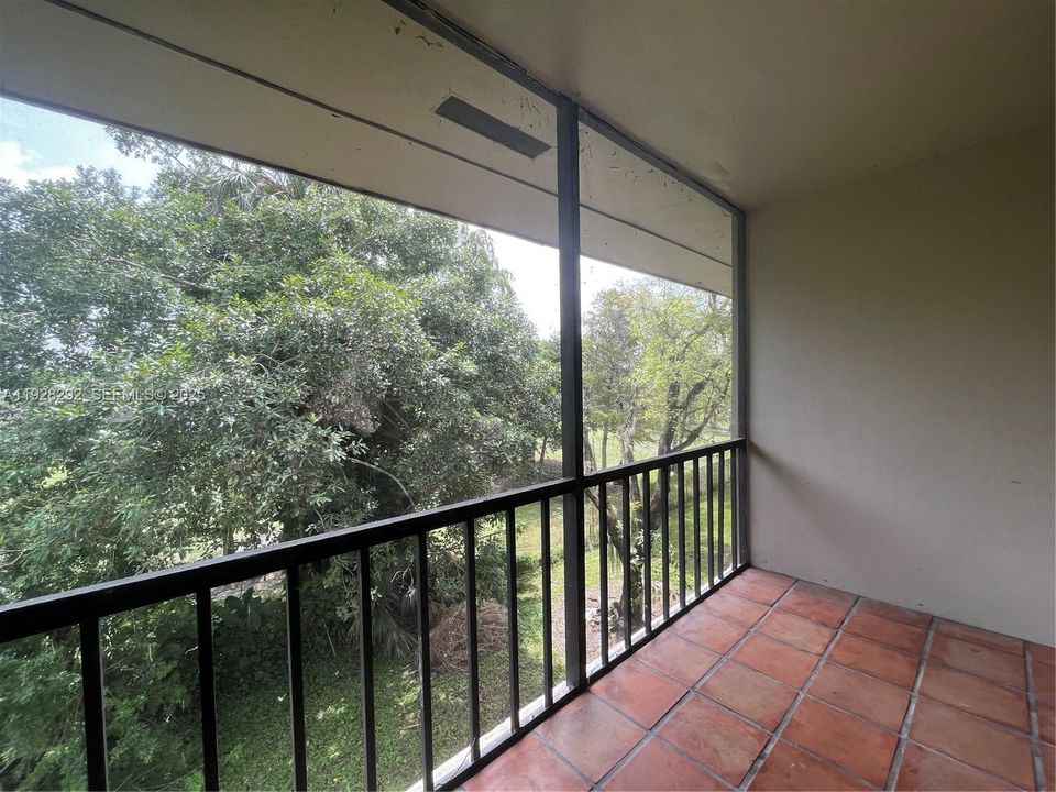 For Rent: $1,800 (2 beds, 2 baths, 949 Square Feet)