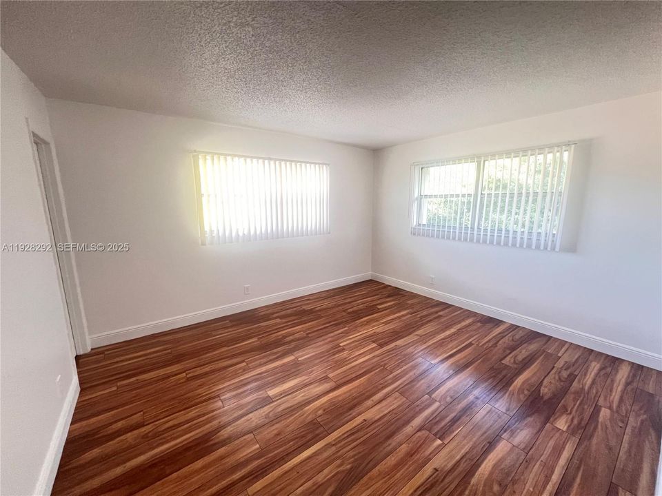 For Rent: $1,800 (2 beds, 2 baths, 949 Square Feet)