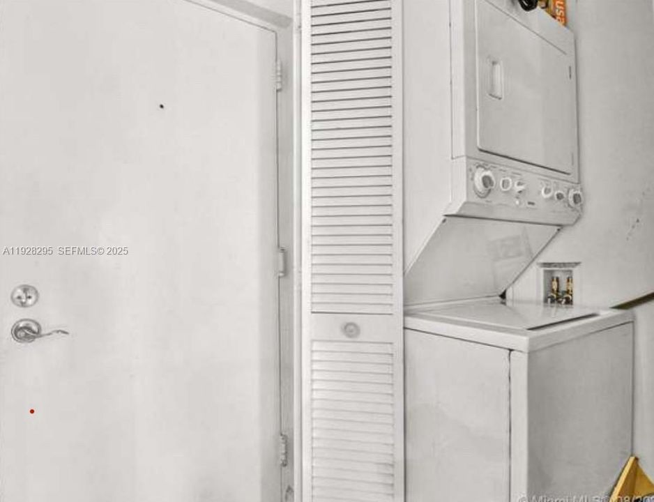 出租: $2,350 (2 贝兹, 2 浴室, 992 平方英尺)