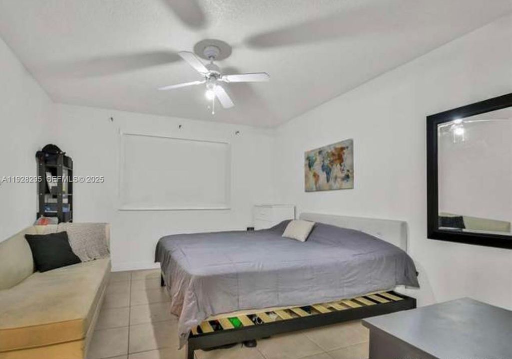 出租: $2,350 (2 贝兹, 2 浴室, 992 平方英尺)