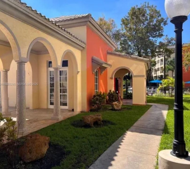 出租: $2,350 (2 贝兹, 2 浴室, 992 平方英尺)