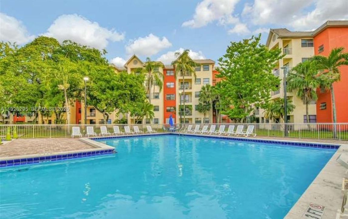 出租: $2,350 (2 贝兹, 2 浴室, 992 平方英尺)