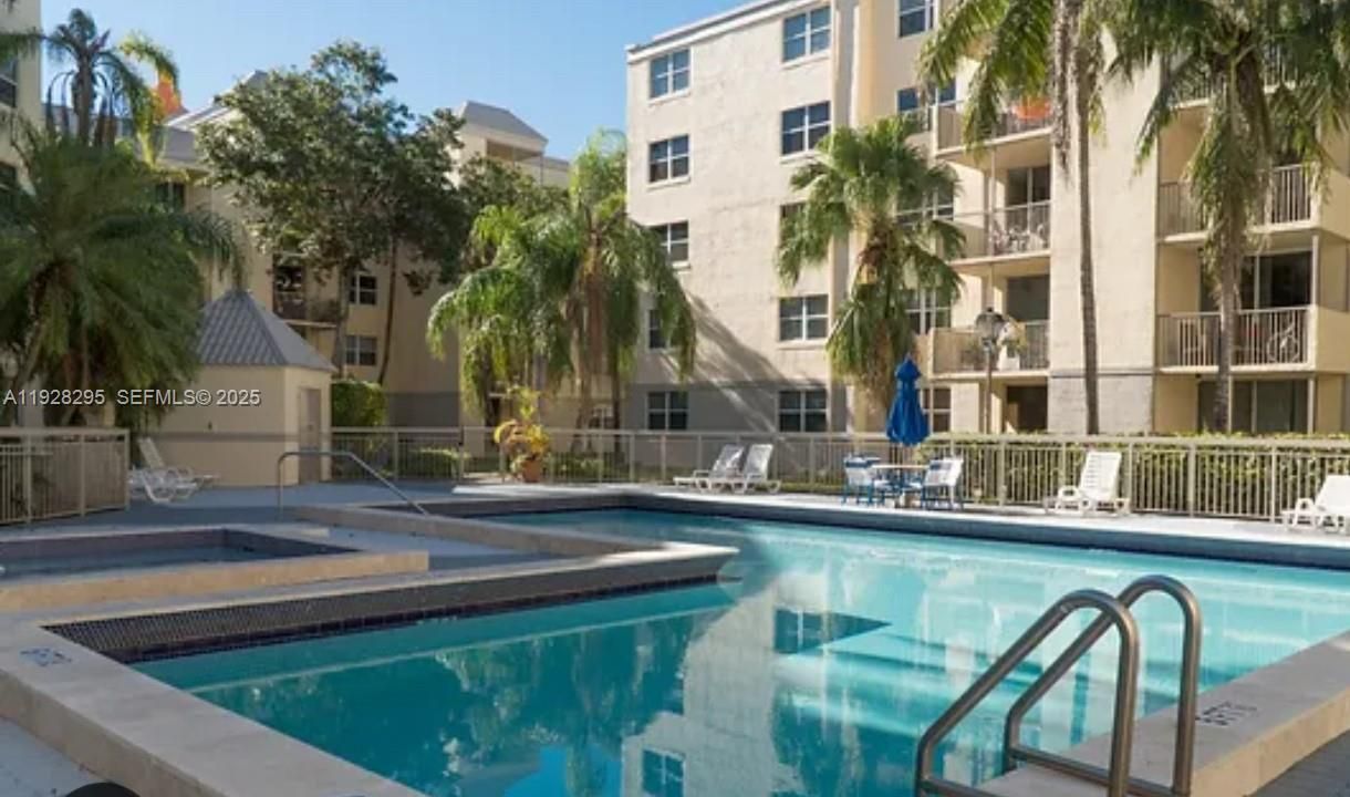 出租: $2,350 (2 贝兹, 2 浴室, 992 平方英尺)