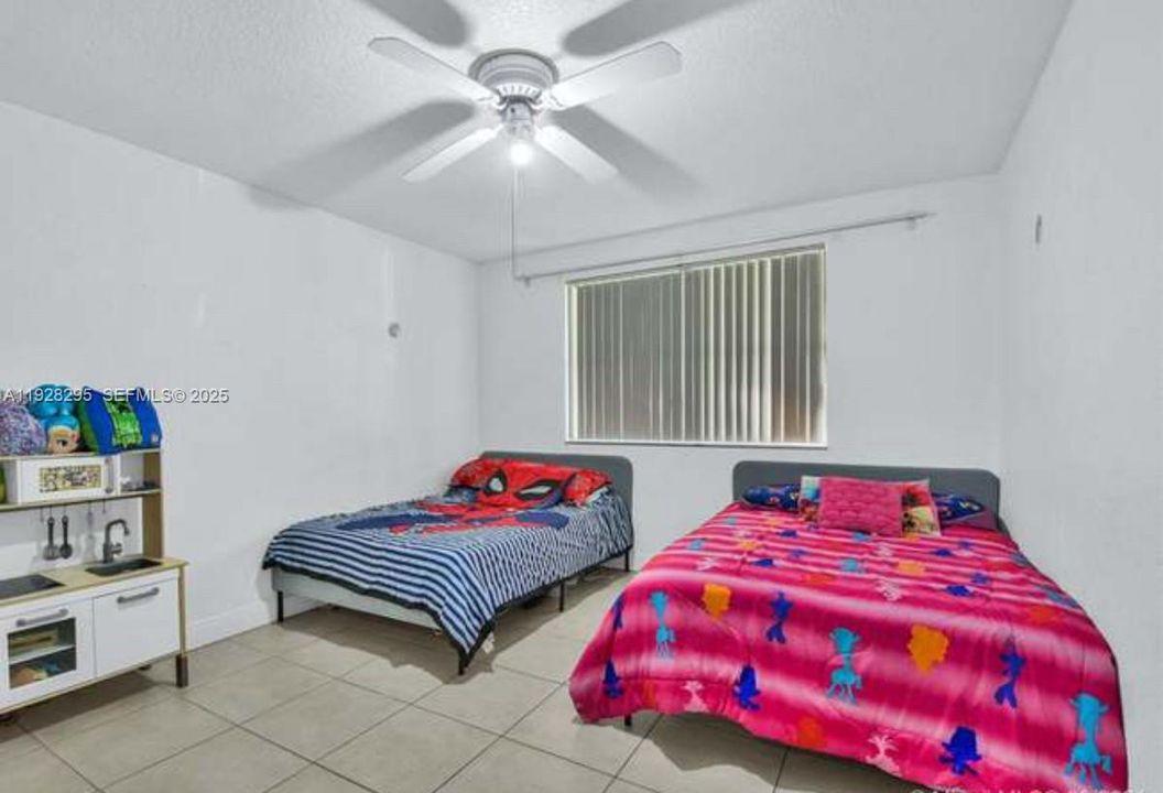 出租: $2,350 (2 贝兹, 2 浴室, 992 平方英尺)