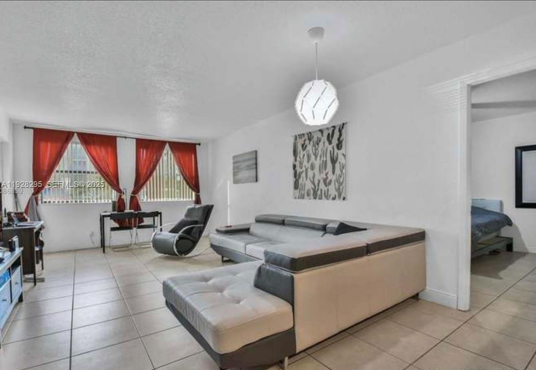 出租: $2,350 (2 贝兹, 2 浴室, 992 平方英尺)