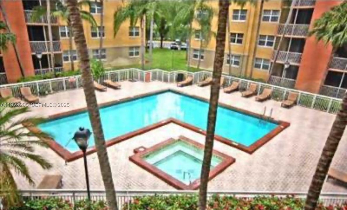 出租: $2,350 (2 贝兹, 2 浴室, 992 平方英尺)