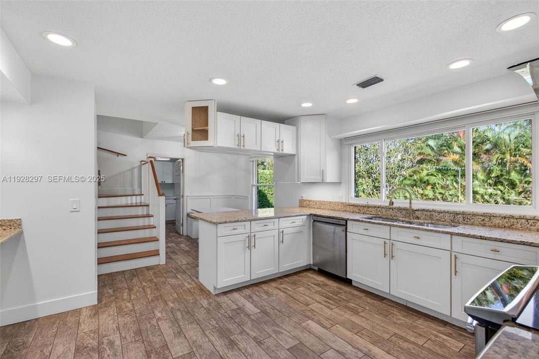 待售: $775,000 (4 贝兹, 3 浴室, 2484 平方英尺)