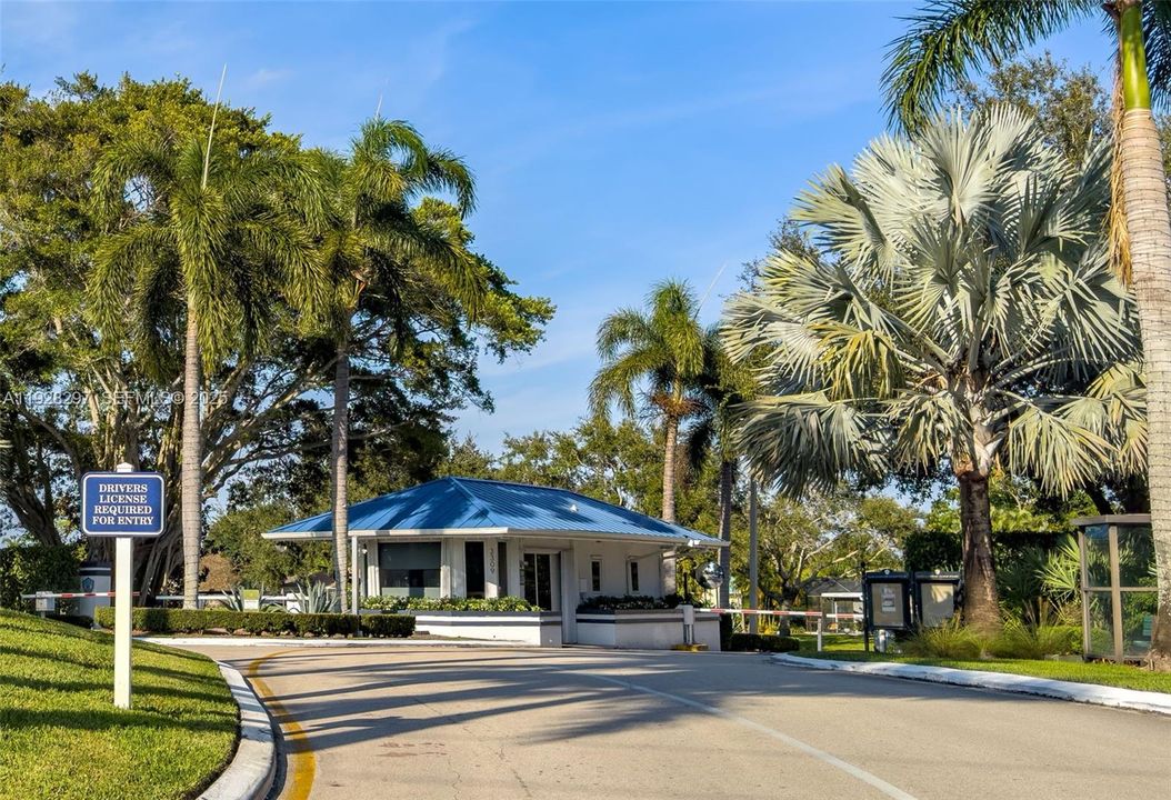 Gate house with full secuirty 24/7