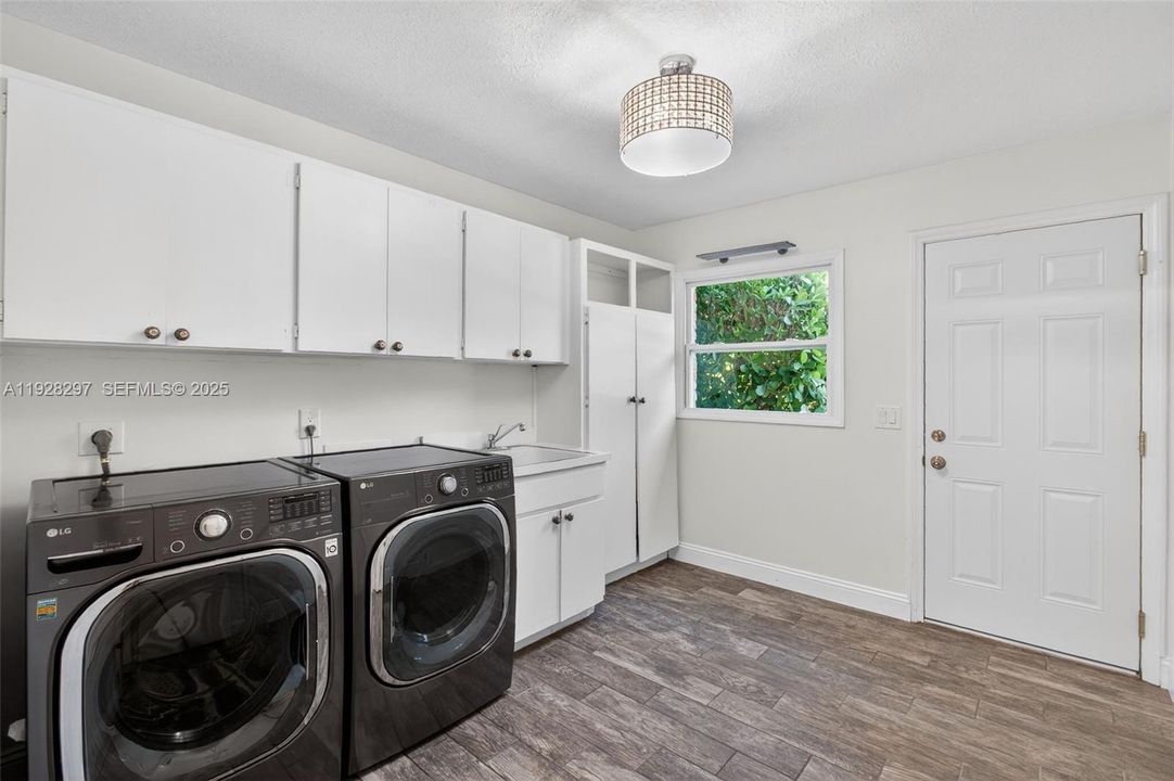 Back door to the pool area. Washer & dryer don’t convey