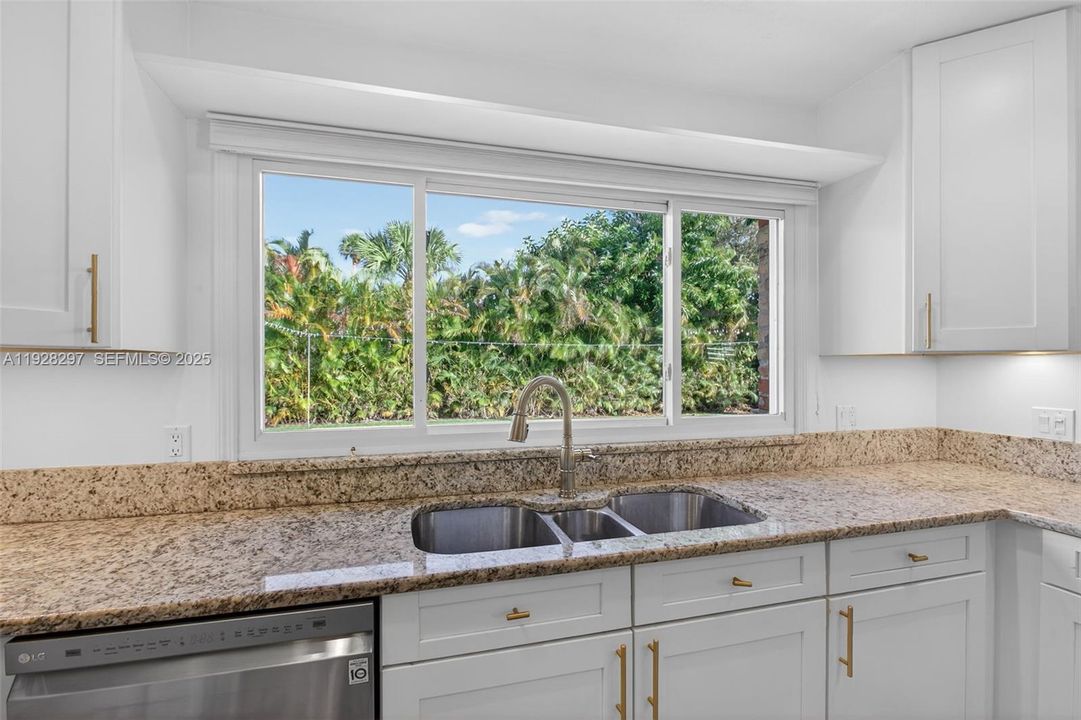 待售: $775,000 (4 贝兹, 3 浴室, 2484 平方英尺)