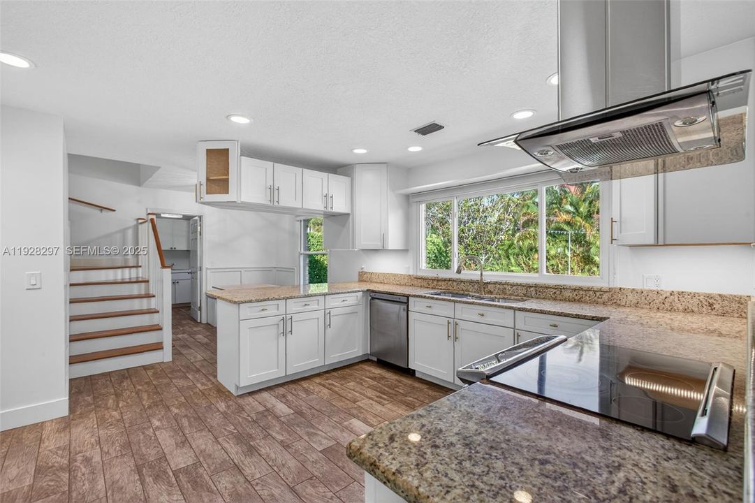 待售: $775,000 (4 贝兹, 3 浴室, 2484 平方英尺)