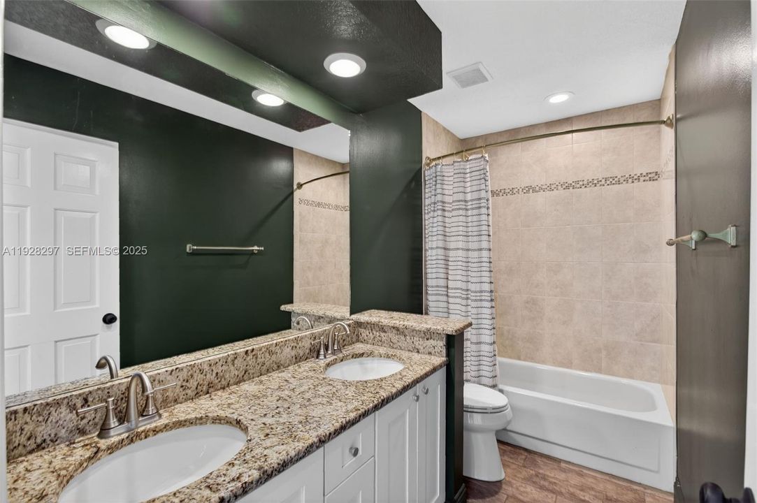 Dual sink second bathroom