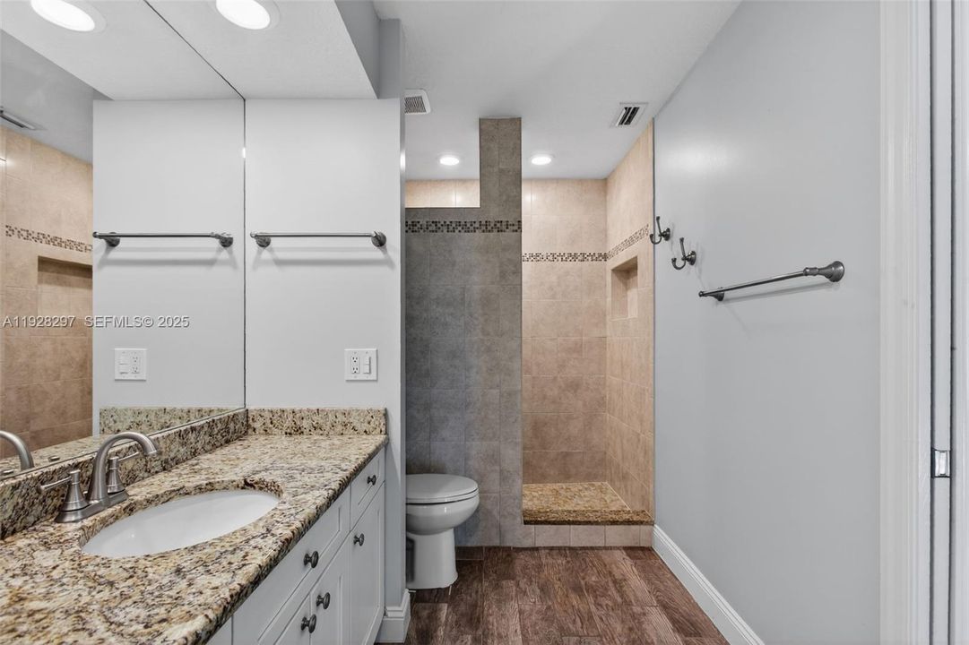 待售: $775,000 (4 贝兹, 3 浴室, 2484 平方英尺)