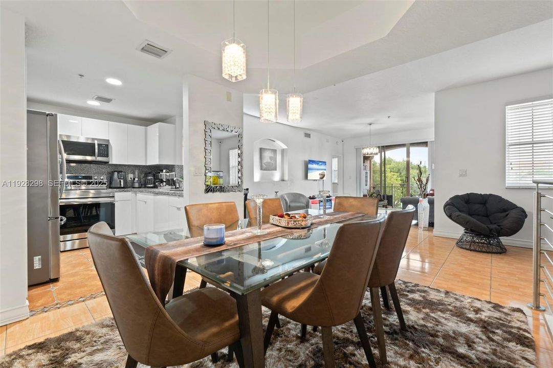 待售: $429,900 (2 贝兹, 2 浴室, 1308 平方英尺)