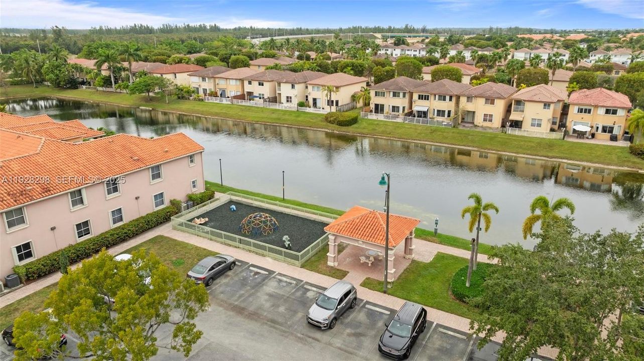 待售: $429,900 (2 贝兹, 2 浴室, 1308 平方英尺)