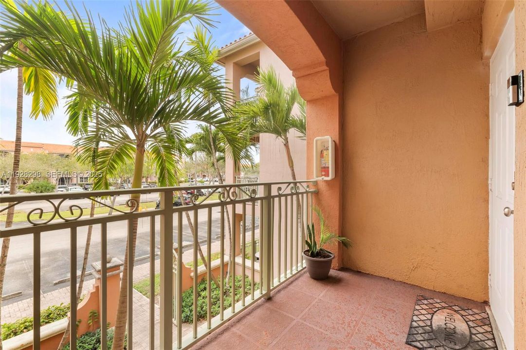 待售: $429,900 (2 贝兹, 2 浴室, 1308 平方英尺)