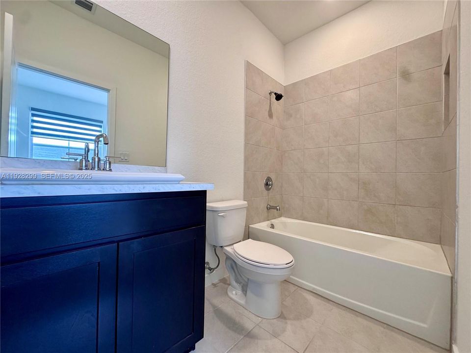 For Rent: $2,099 (2 beds, 2 baths, 1208 Square Feet)